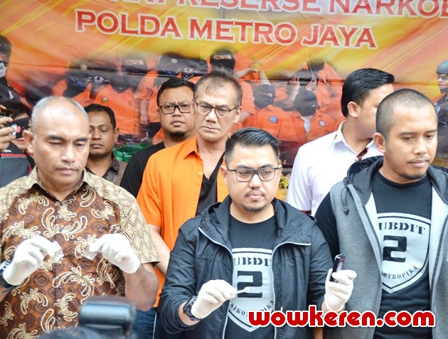 Gambar Foto Tio Pakusadewo di Polda Metro Jaya