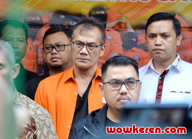 Gambar Foto Tio Pakusadewo di Polda Metro Jaya