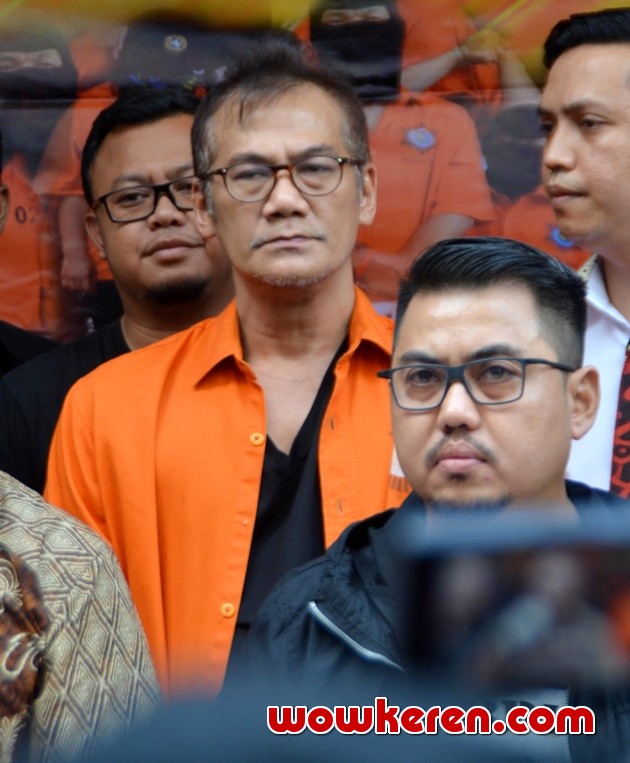 Gambar Foto Tio Pakusadewo di Polda Metro Jaya