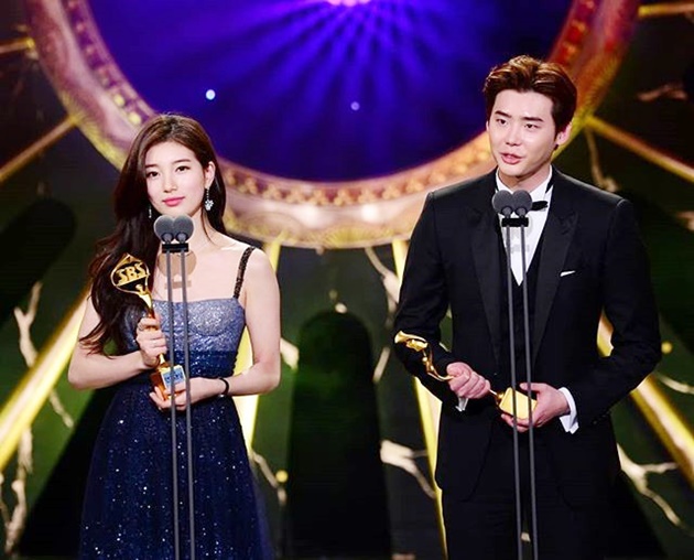 Gambar Foto Suzy dan Lee Jong Suk memenangkan Best Couple berkat 