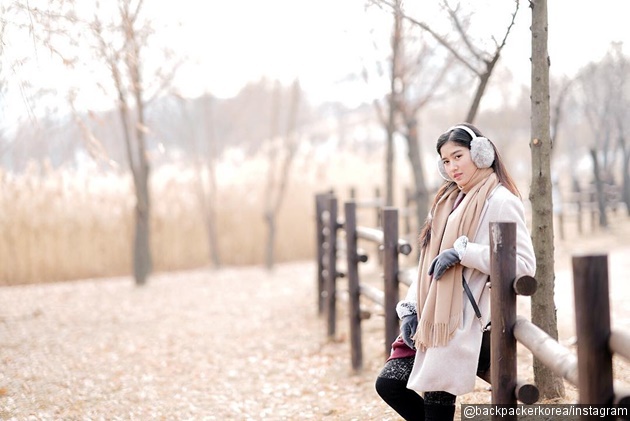 Gambar Foto Masih di lokasi syuting 'While You Were Sleeping', kali ini Ochi pose di Sangdong Lake Park, Bucheon.