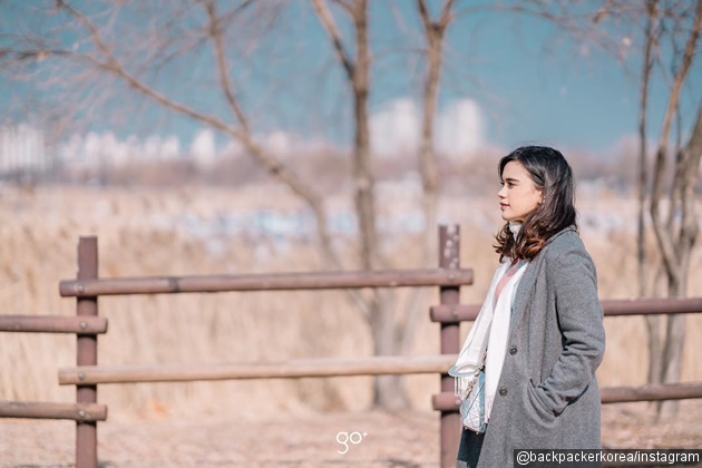 Gambar Foto Audi juga tak mau ketinggalan pose di Sangdong Lake Park, Bucheon.