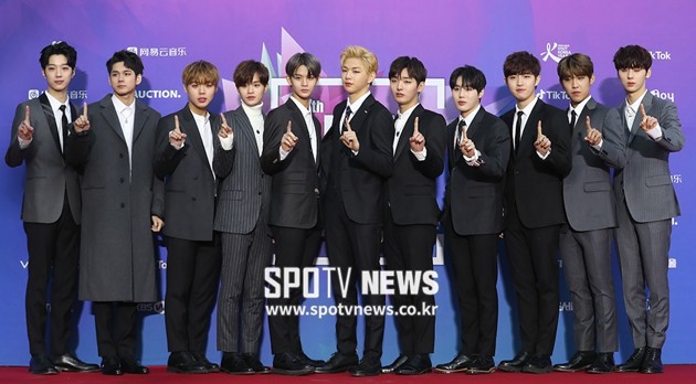 Foto Wanna One di Red Carpet Seoul Music Awards 2018