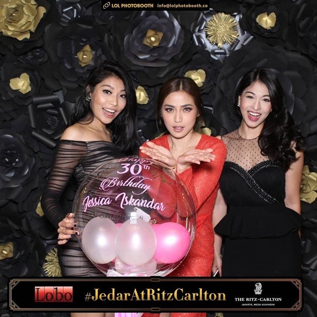 Gambar Foto Jessica Iskandar foto imut bersama beberapa anggota Girls Squad.
