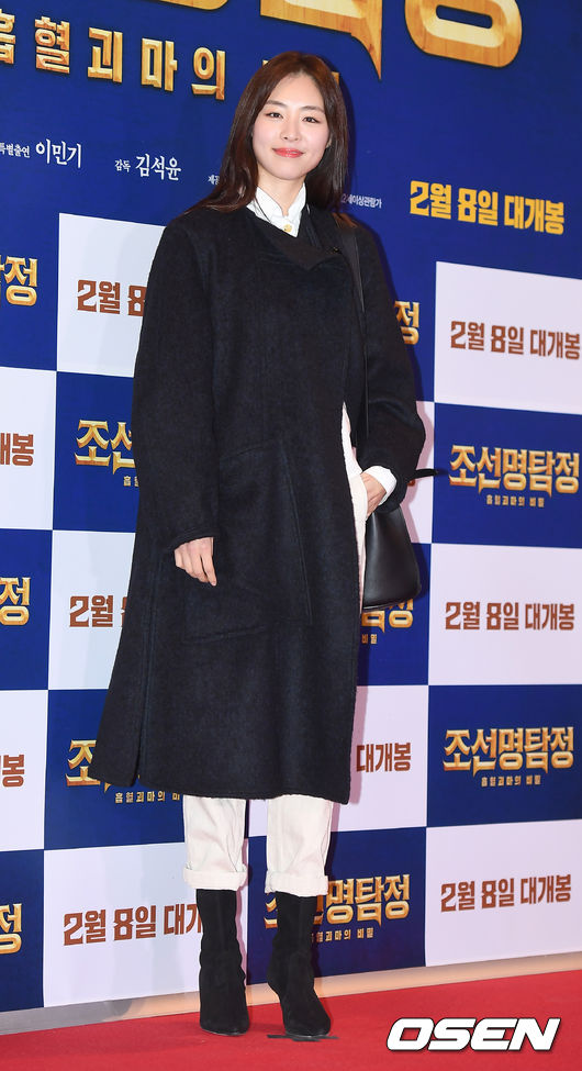 Foto Lee Yeon Hee tampil cantik maksimal di VIP Premiere film 'Detective K: 3'.