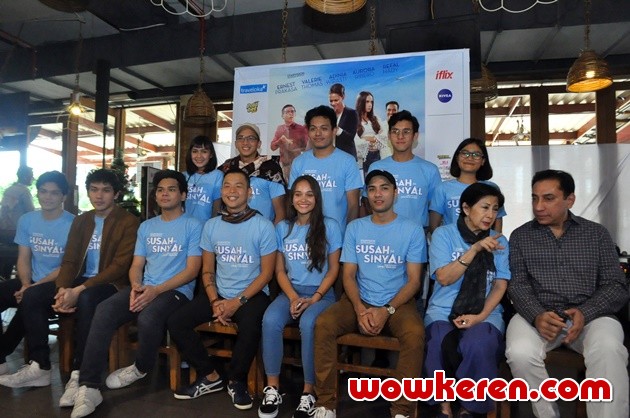 Gambar Foto Syukuran Film 'Susah Sinyal'