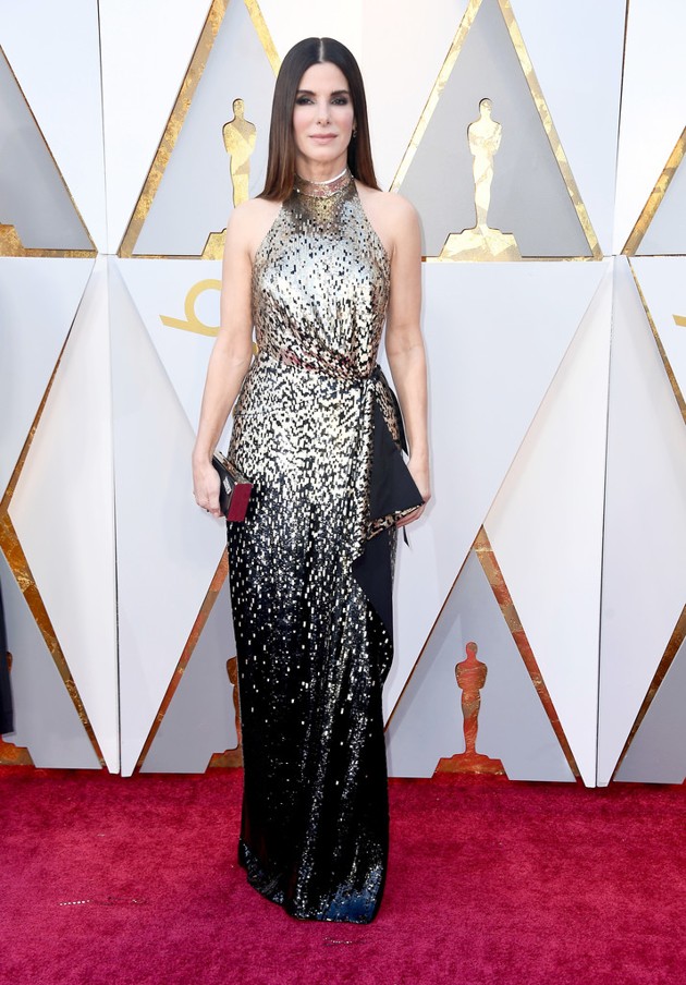 Gambar Foto Sandra Bullock di Red Carpet Oscar 2018