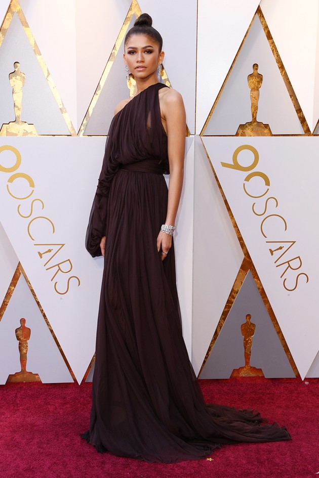 Gambar Foto Zendaya Coleman di Red Carpet Oscar 2018