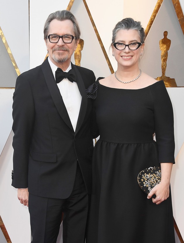 Foto Gary Oldman dan Gisele Schmidt di Red Carpet Oscar 2018