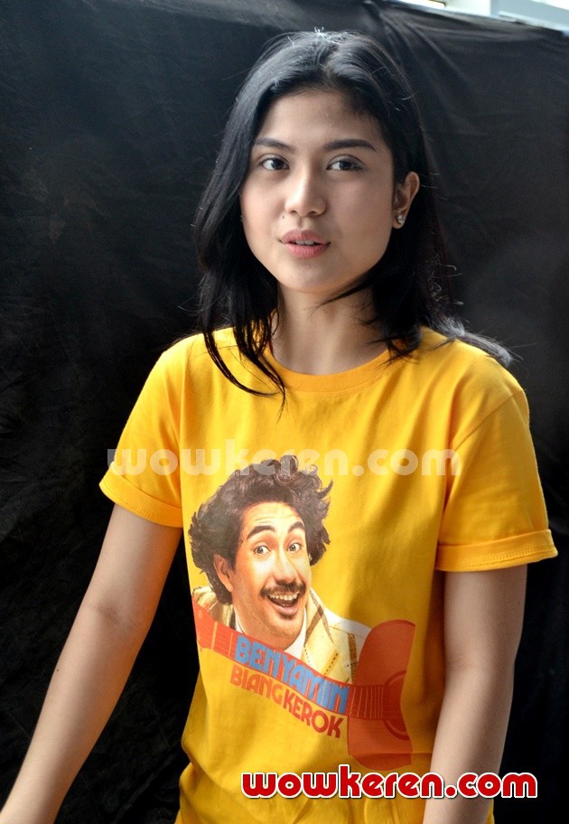 Gambar Foto Delia Husein di Launching Poster Raksasa Film 'Benyamin