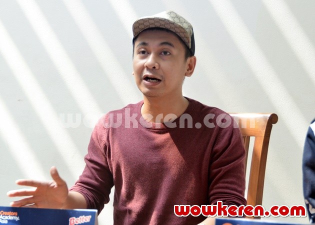 Gambar Foto Raditya Dika di Tour Belajar Jadi #KreatorKekinian