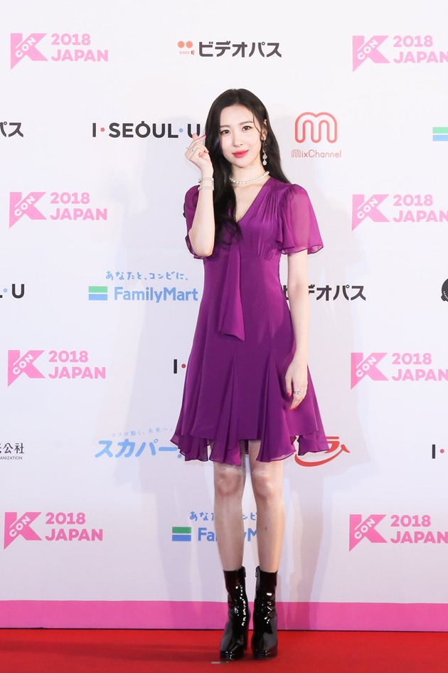 Gambar Foto Sunmi di Red Carpet KCON Jepang 2018