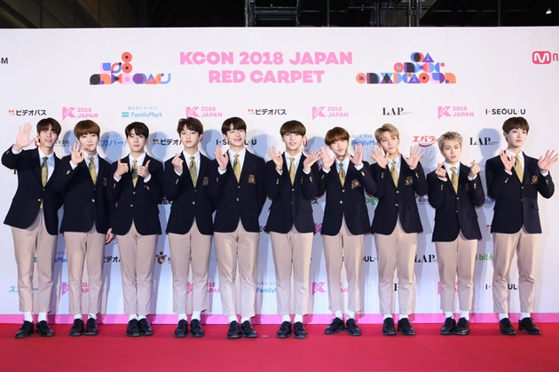 Gambar Foto Golden Child di Red Carpet KCON Jepang 2018