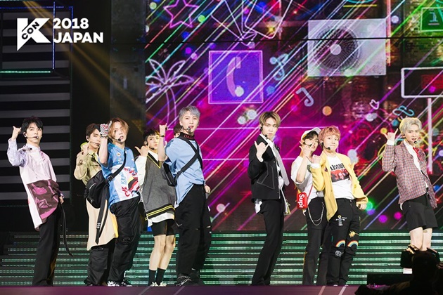 Gambar Foto Pentagon Tampil di KCON Jepang 2018