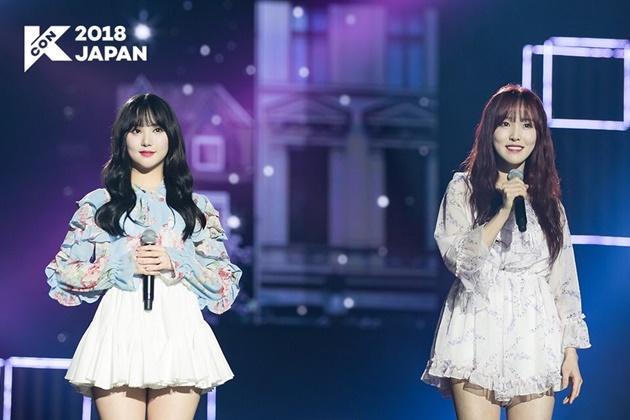 Gambar Foto Penampilan Spesial Eunha & Yuju G-Friend di KCON Jepang 2018