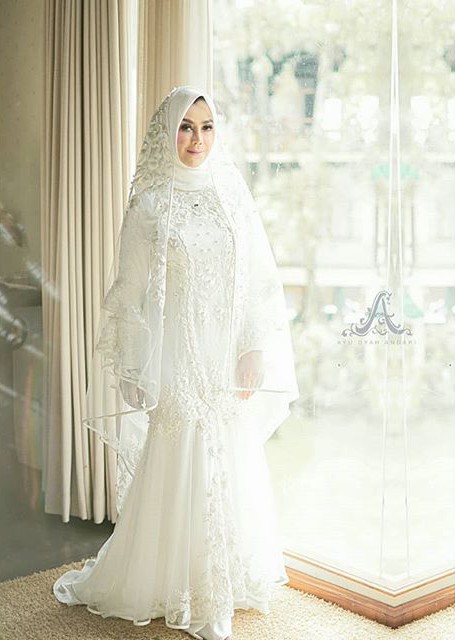 Gambar Foto Meski sedih, Amy Qanita tetap bahagia dan penuh haru melepas kepergian Syahnaz untuk menikahi Jeje.