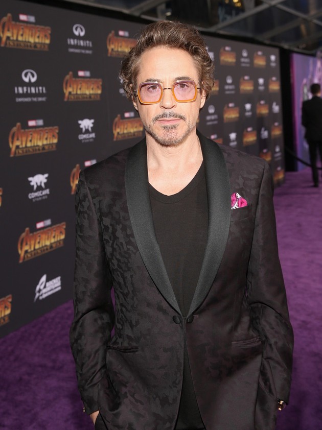 Foto Robert Downey Jr. tampil mempesona di global premiere film 'Avengers: Infinity War'.