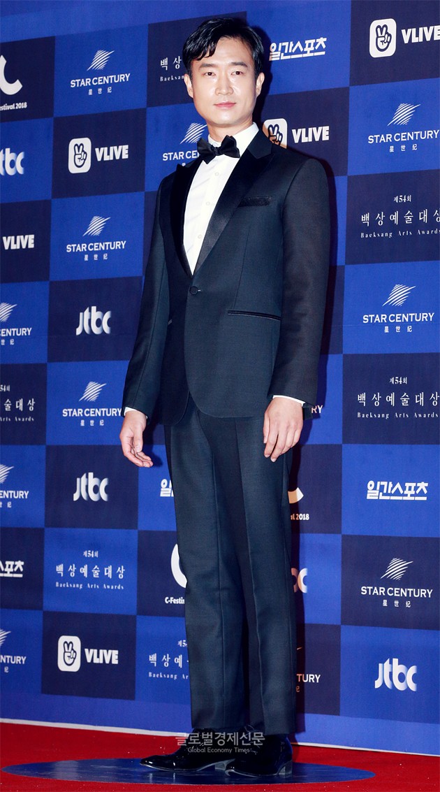 Gambar Foto Jo Woo Jin datang sebagai nominasi peraih Best Supporting Actor Film di Baesang Art Awards 2018.
