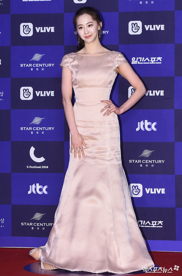 Gambar Foto Dasom datang sebagai nominasi Best New Actress TV di Baesang Art Awards 2018.