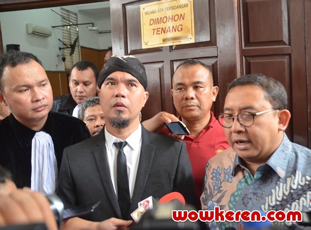 Gambar Foto Ahmad Dhani dan Fadli Zon Ditemui di PN Jakarta Selatan