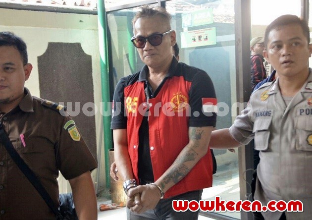 Gambar Foto Sidang Tio Pakusadewo Agenda Pembacaan Dakwaan oleh Jaksa Penuntut Umum