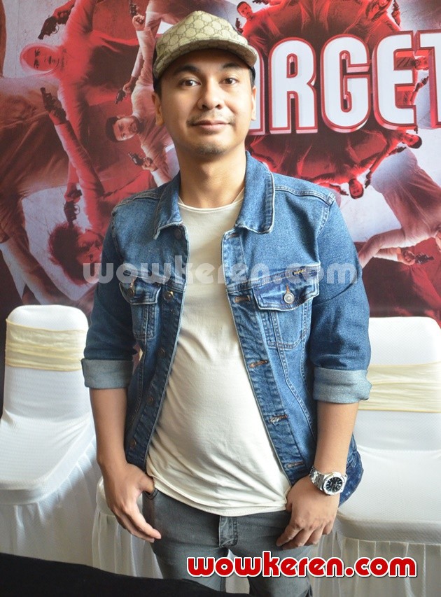 Gambar Foto Raditya Dika di Konferensi Pers Film 'Target'