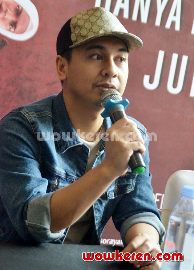 Gambar Foto Raditya Dika di Konferensi Pers Film 'Target'