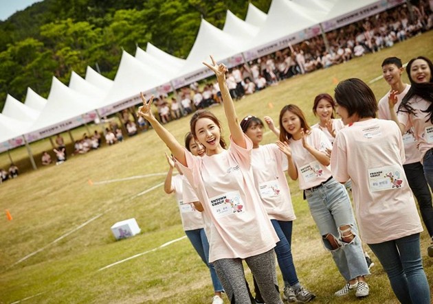 Gambar Foto Yoona ceria ikuti permainan di SMTOWN Workshop Pyeongchang 2018.