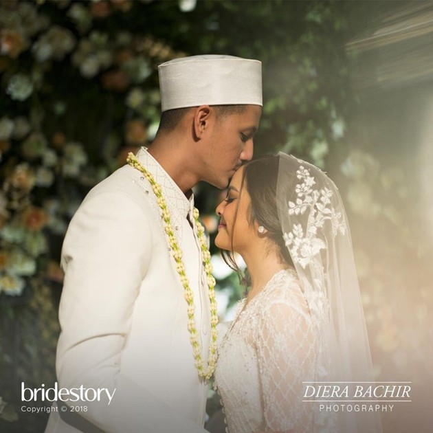 Gambar Foto Randi Bachtiar mencium mesra kening Tasya Kamila.