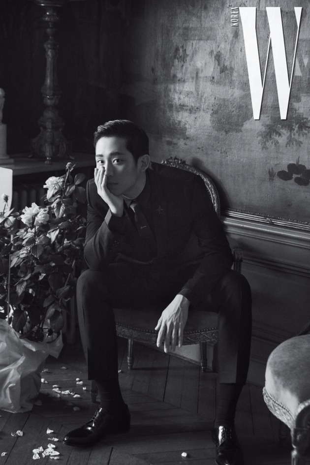 Gambar Foto Jung Hae In di Majalah W Magazine Edisi Agustus 2018