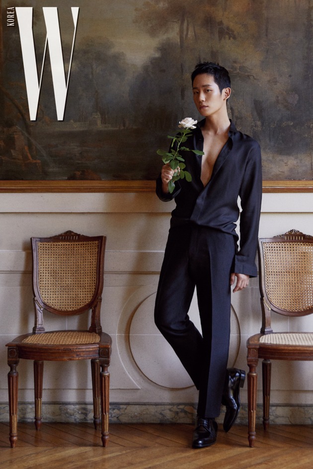 Gambar Foto Jung Hae In di Majalah W Magazine Edisi Agustus 2018