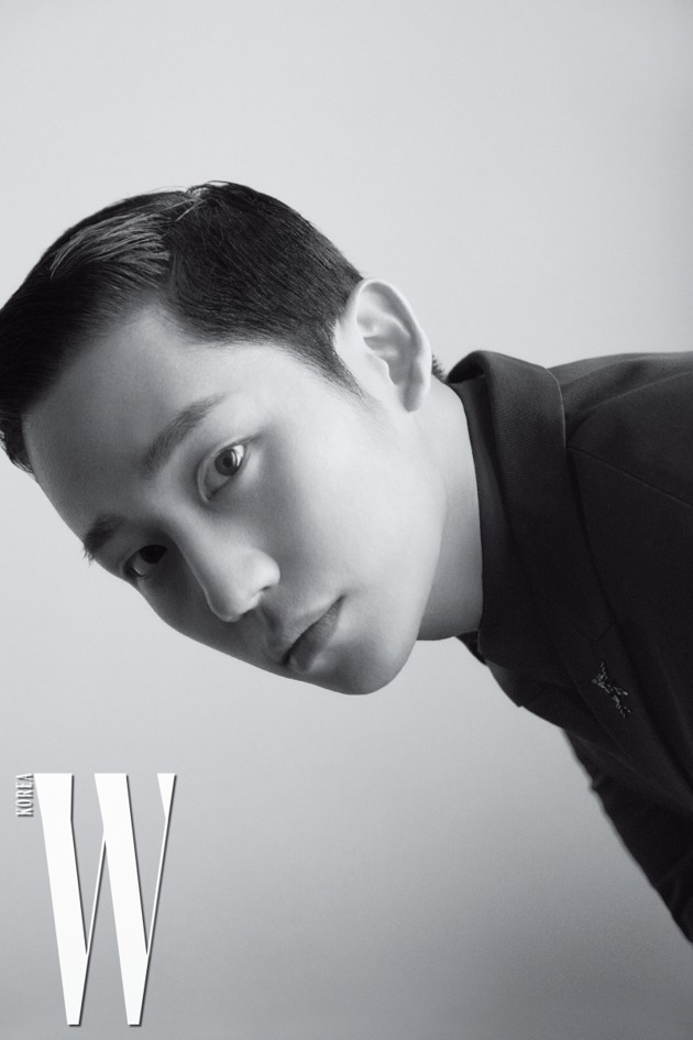 Gambar Foto Jung Hae In di Majalah W Magazine Edisi Agustus 2018