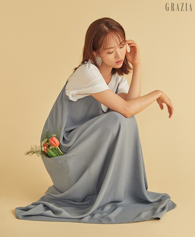 Gambar Foto Won Jin Ah di Majalah Grazia Edisi Agustus 2018