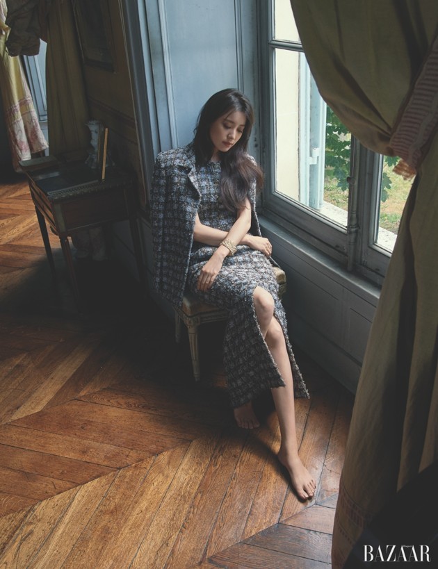 Gambar Foto Han Hyo Joo di Majalah Harper's Bazaar Edisi September 2018