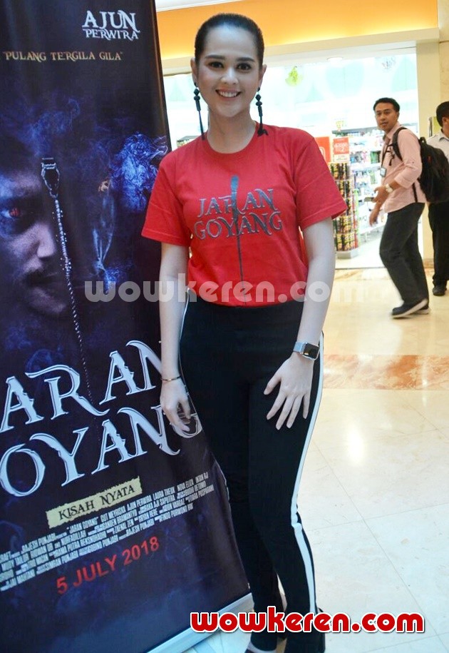 Gambar Foto Cut Meyriska di Konferensi Pers Film 'Jaran Goyang'