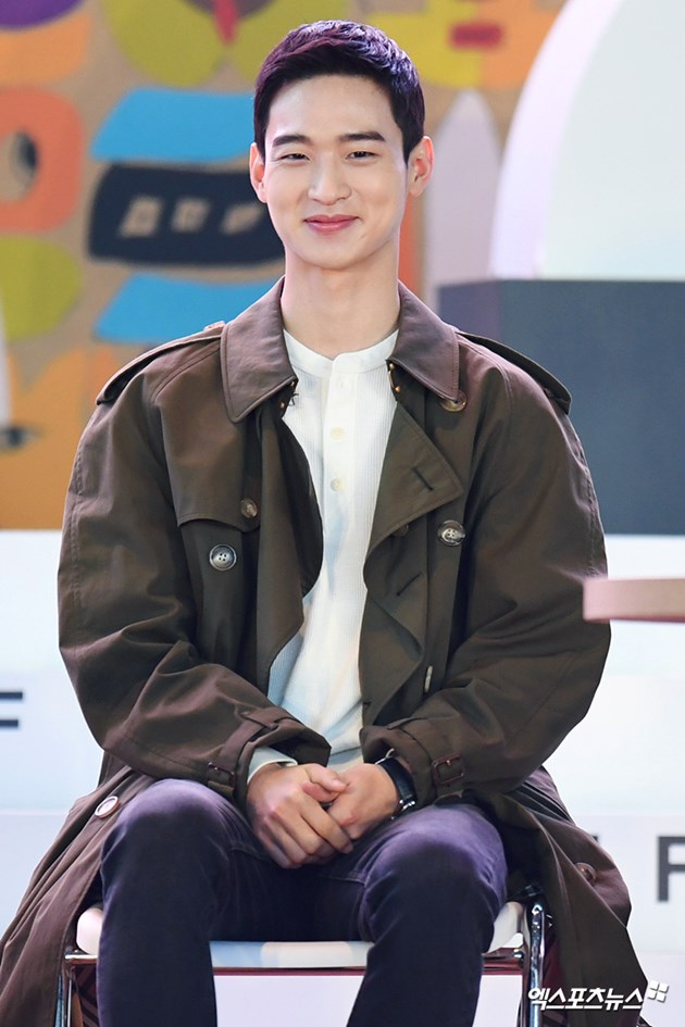 Gambar Foto Jang Dong Yoon saat hadiri jumpa pers film 'Beautiful Days' di BIFF 2018.