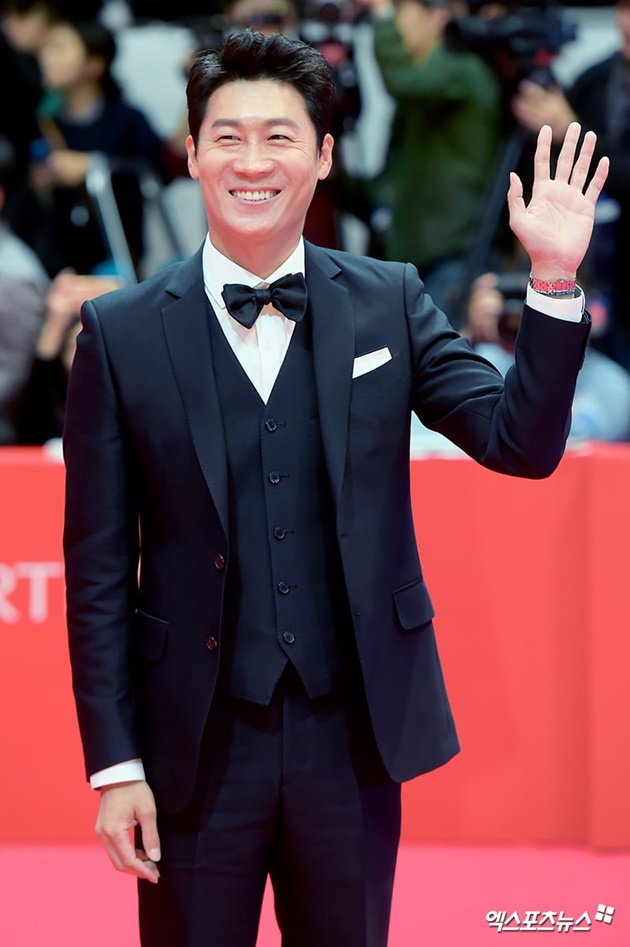 Gambar Foto Penampilan Son Hyun Joo di acara pembukaan BIFF 2018.