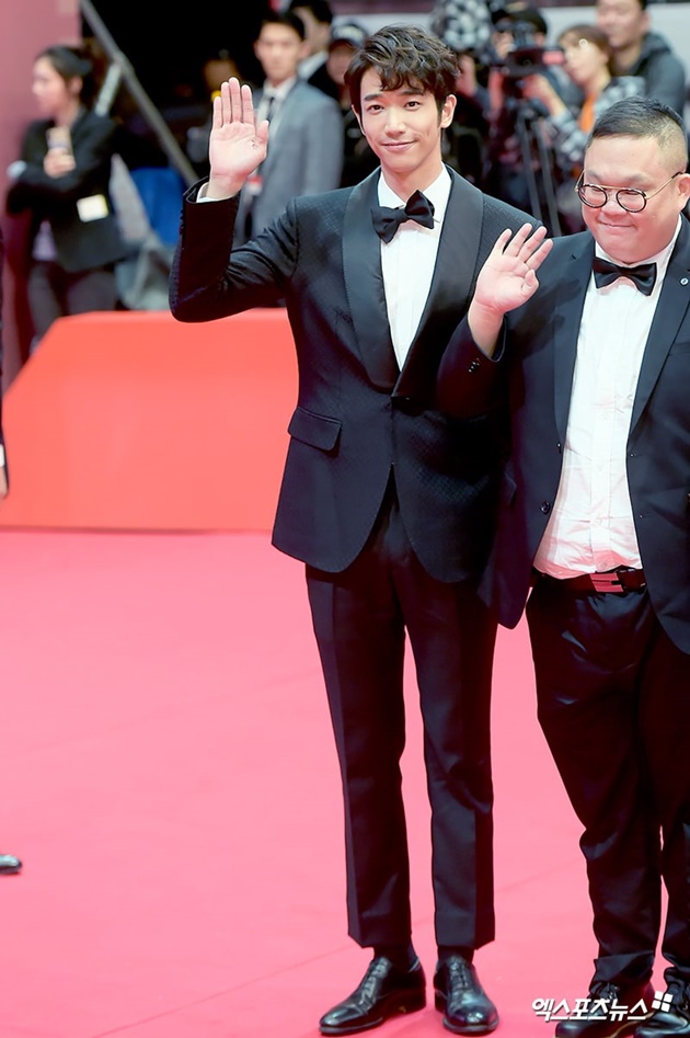 Gambar Foto Penampilan Jasper Liu di acara pembukaan BIFF 2018.