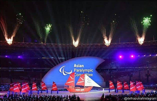 Gambar Foto Pertunjukan Panggung dalam Opening Asian Para Games 2018