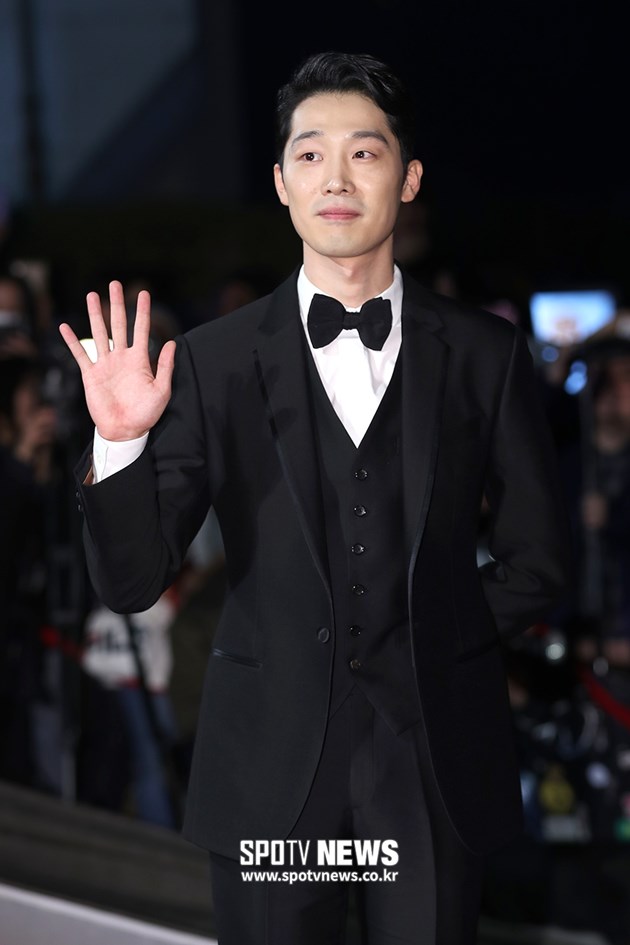 Gambar Foto Lee Ga Seob di Red Carpet Daejong Film Awards 2018