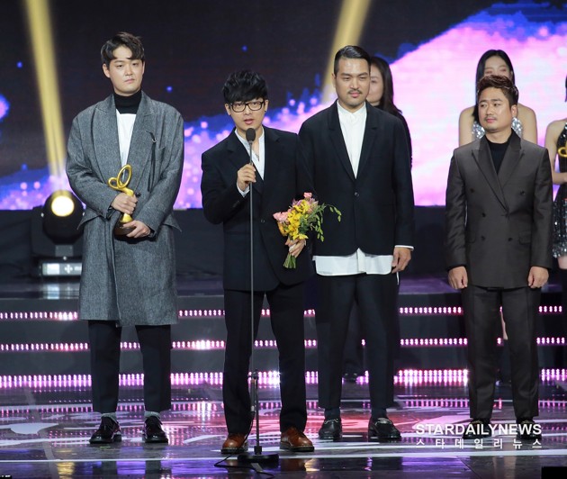 Gambar Foto Guckkasten Raih Piala Minister of Culture, Sports and Tourism's Commendation