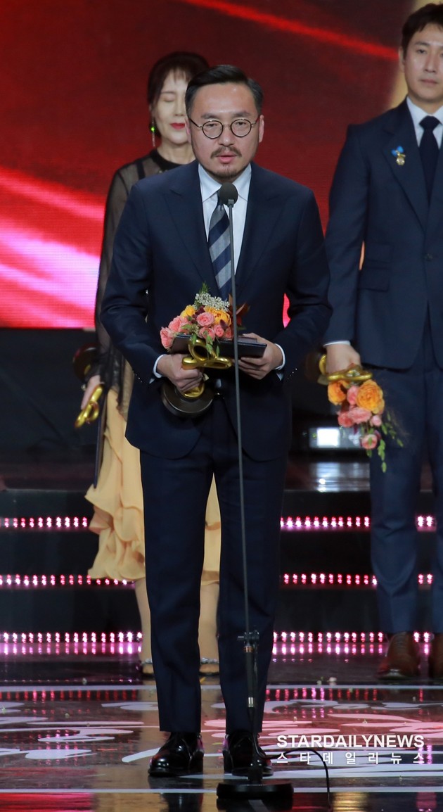 Gambar Foto Raih Piala