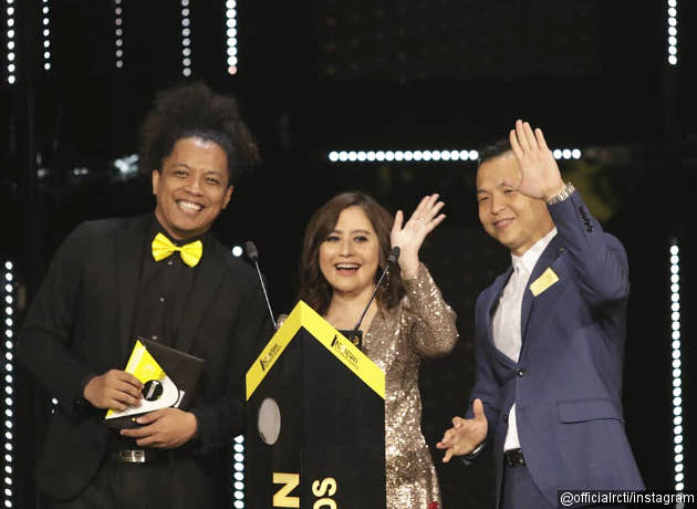 Gambar Foto Arie Kriting, Prilly Latuconsina, Ernest Prakasa Membacakan Nominasi di ITA 2018