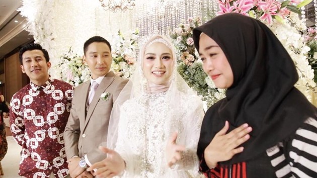 Gambar Foto Ria Ricis hadir di Pernikahan Melody Eks JKT48 dan Hanif Fathoni