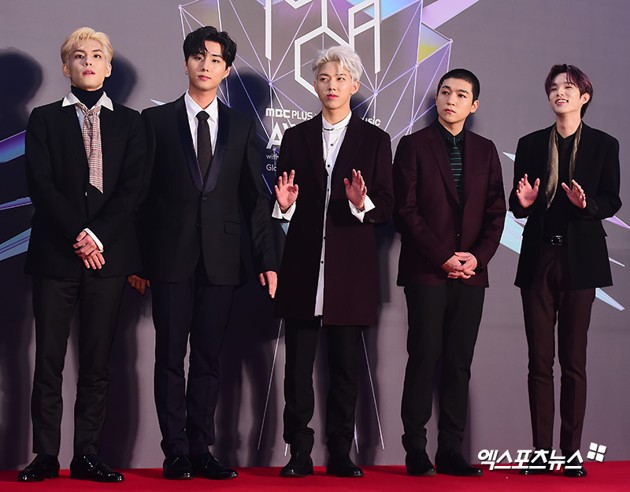 Gambar Foto DAY6 pun tak ketinggalan hadir di Genie Music Awards 2018.