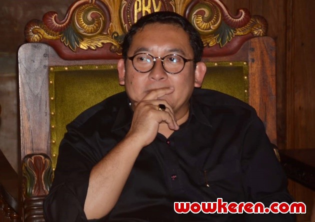 Gambar Foto Fadli Zon di Jumpa Pers #2019GantiPresiden Singing Contest