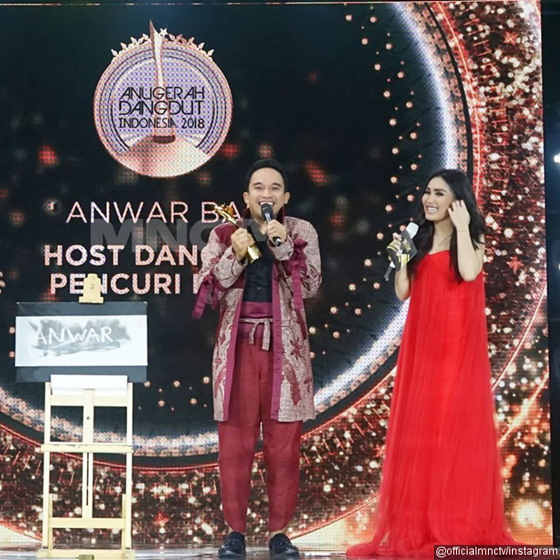 Gambar Foto Anwar Menang Host Dangdut Pencuri Hati