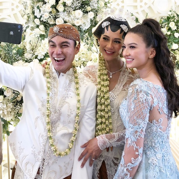 Gambar Foto Raline Shah di Pernikahan Baim Wong dan Paula Verhoeven