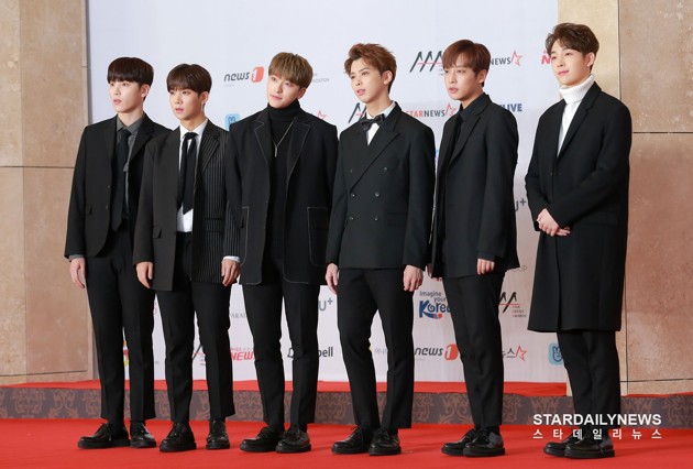 Gambar Foto Snuper tampak antusias menghadiri Asia Artist Awards 2018.