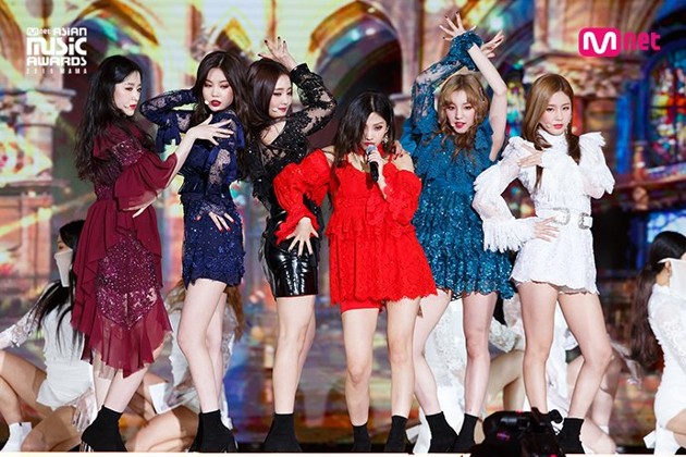 Gambar Foto (G)I-DLE Tampil Nanyikan Lagu 'HANN' dan 'LATATA'